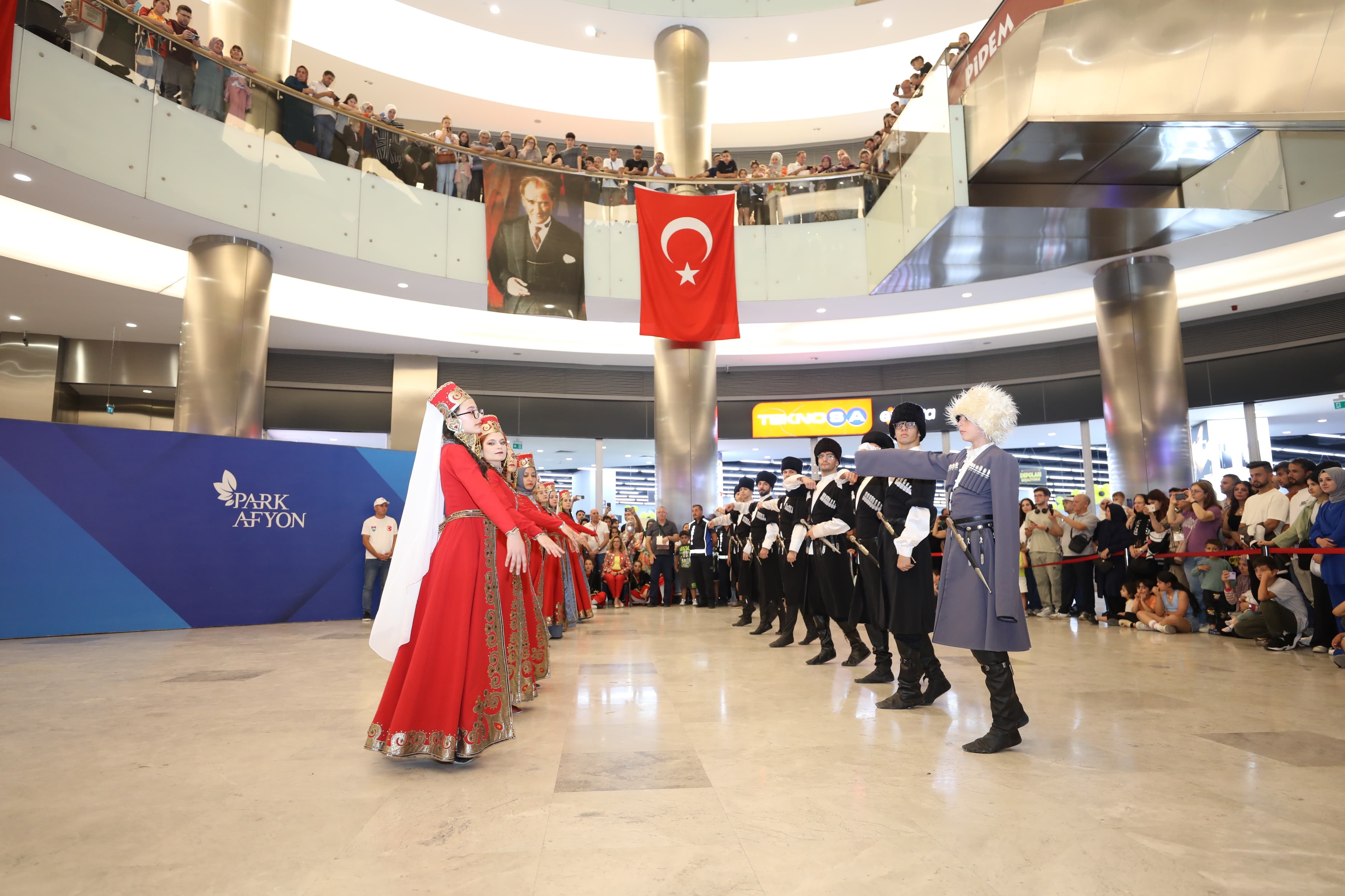 FESTİVALİN COŞKUSU SÜRÜYOR