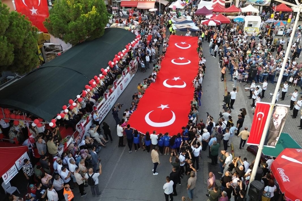 Kortej Geçişi Renkli Görüntülere Ev Sahipliği Yaptı​​​​​​​