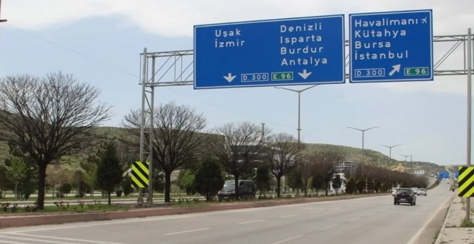 Izmir Usak Arasi Kac Km2