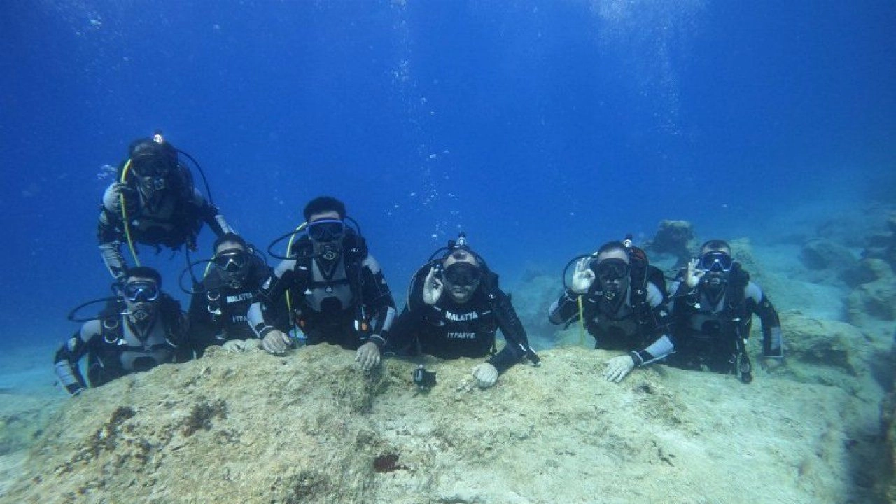 10. Kalkan - Kalamar Koyu: Sakin Sular ve Renkli Deniz Yaşamı