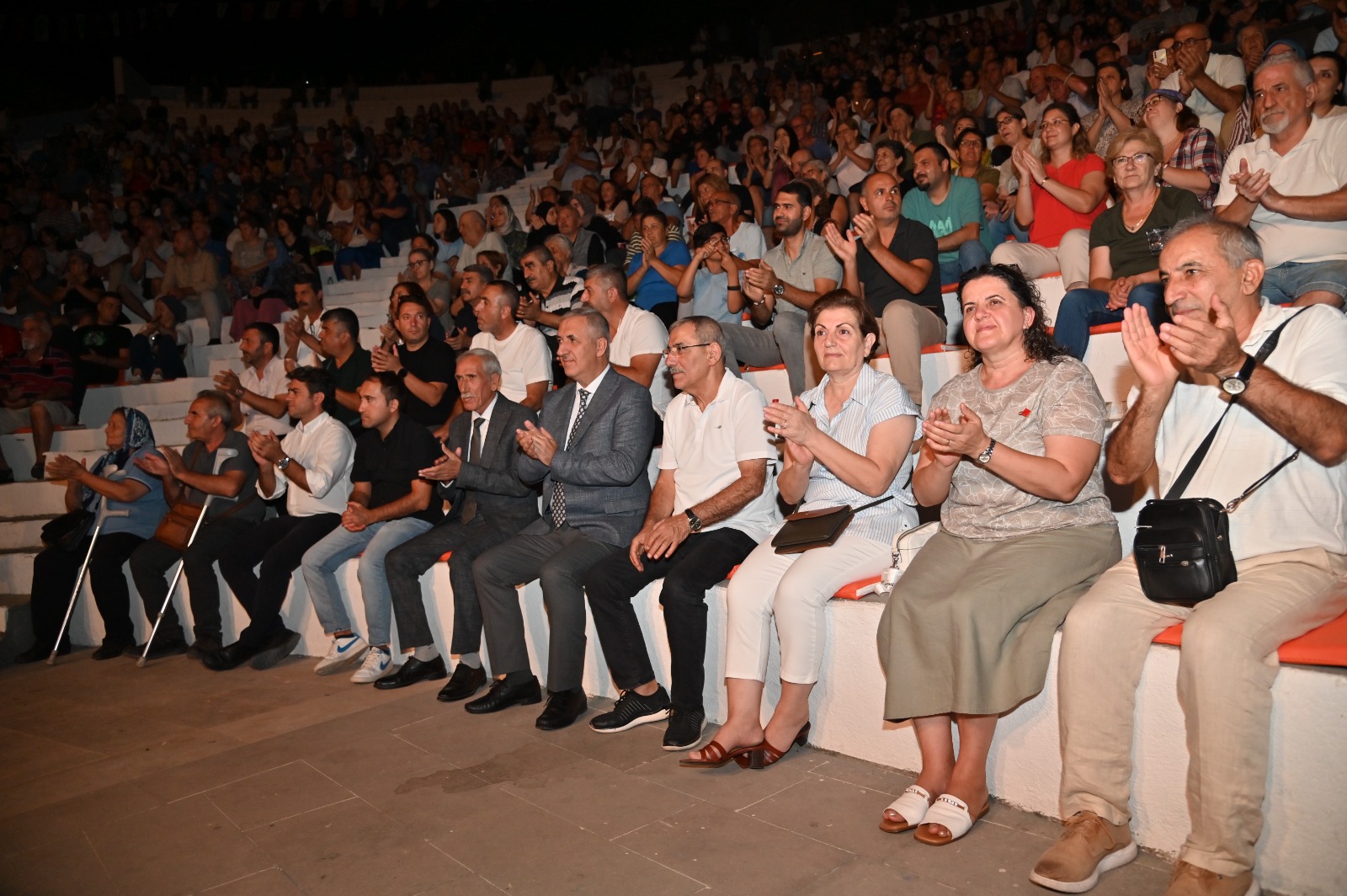 Başkan Zeyrek yangın bölgesinde olduğu için programa katılamadı