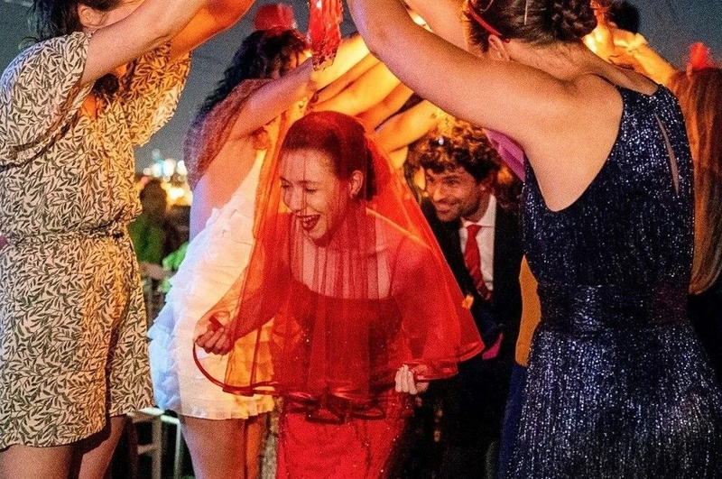 Ece Yüksel’in bu özel gecesi, takipçileri tarafından yoğun ilgi gördü ve binlerce beğeni ile çok sayıda yorum aldı.