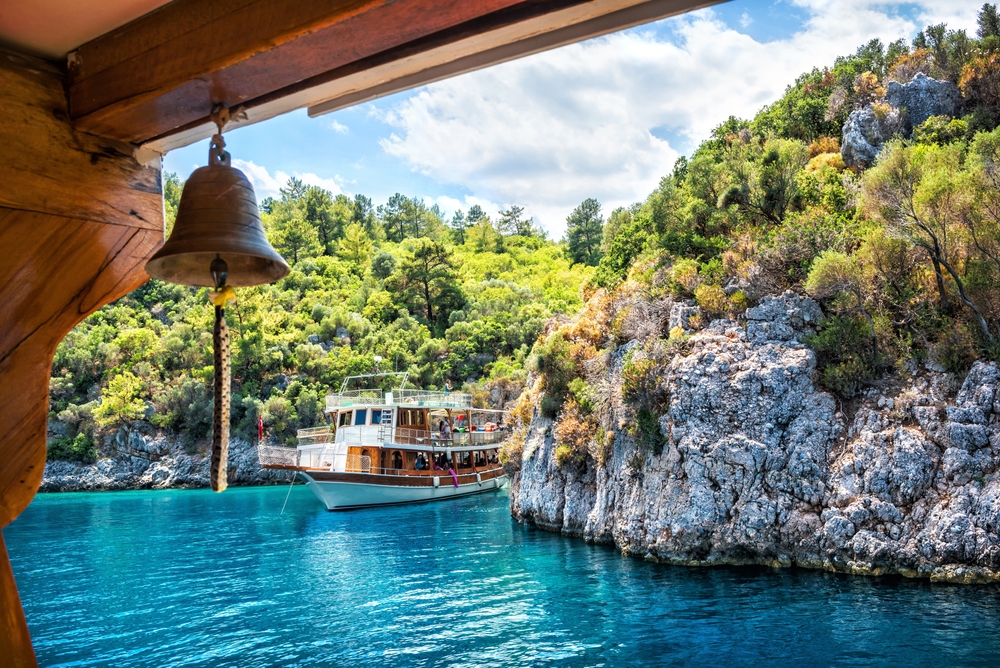 3. Fethiye: Macera ve Eğlence Dolu Bir Balayı