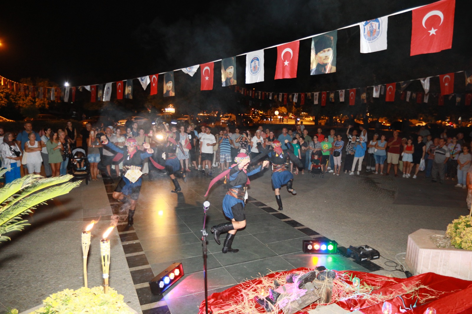 "Mehmetçik'in söylediği türküleri birlikte söyleyeceğiz"