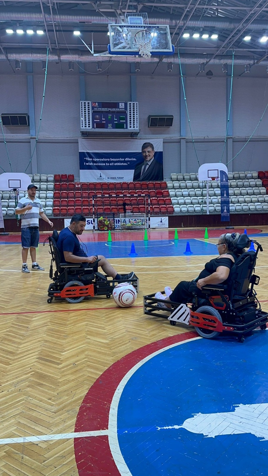 Akülü tekerlekli sandalye futbolu hakkında