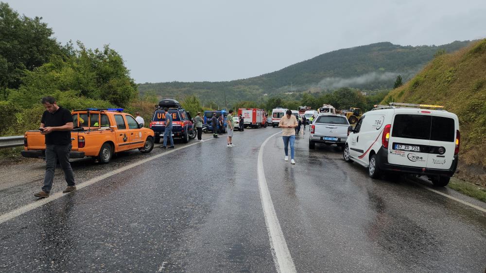 İhbar üzerine olay yerine çok sayıda sağlık, polis, jandarma ve UMKE ekibi sevk edildi. Olay yerine gelen ekipler yaralılara ilk müdahaleyi yaparak Gökçebey Devlet Hastanesi'ne kaldırdı. 