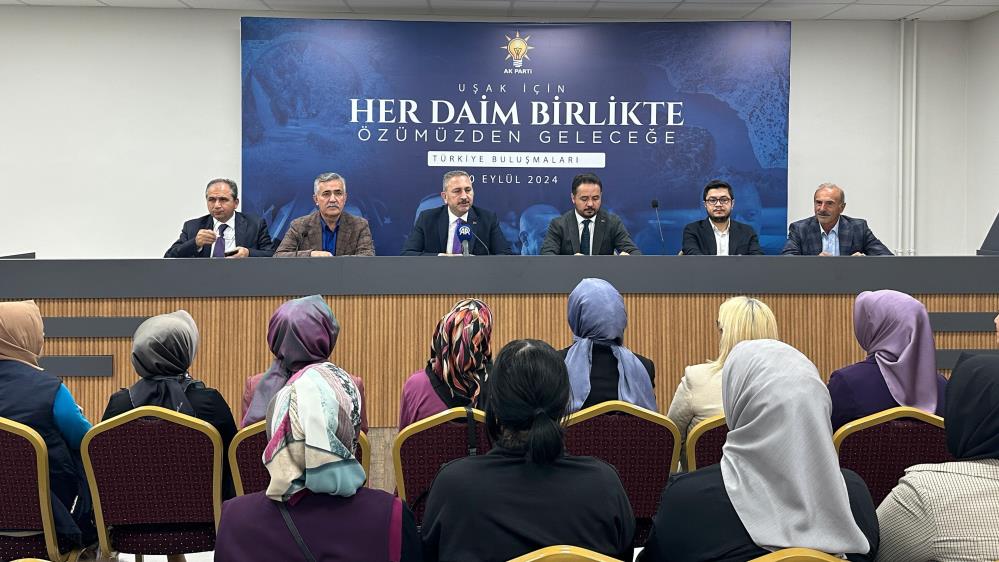 Gül AK Parti İl Başkanlığında yaptığı konuşmada, “Bugün dünya yeni bir üçüncü dünya savaşına doğru giderken adaletin yerine gelmesi için söz söyleyen dünyada bir lider var Recep Tayyip Erdoğan. 