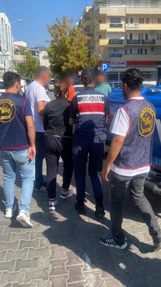 Edinilen bilgiye göre, Kuşadası İlçe Jandarma Komutanlığı Jandarmanın Dedektifleri JASAT tarafından Kuşadası ilçesinde;