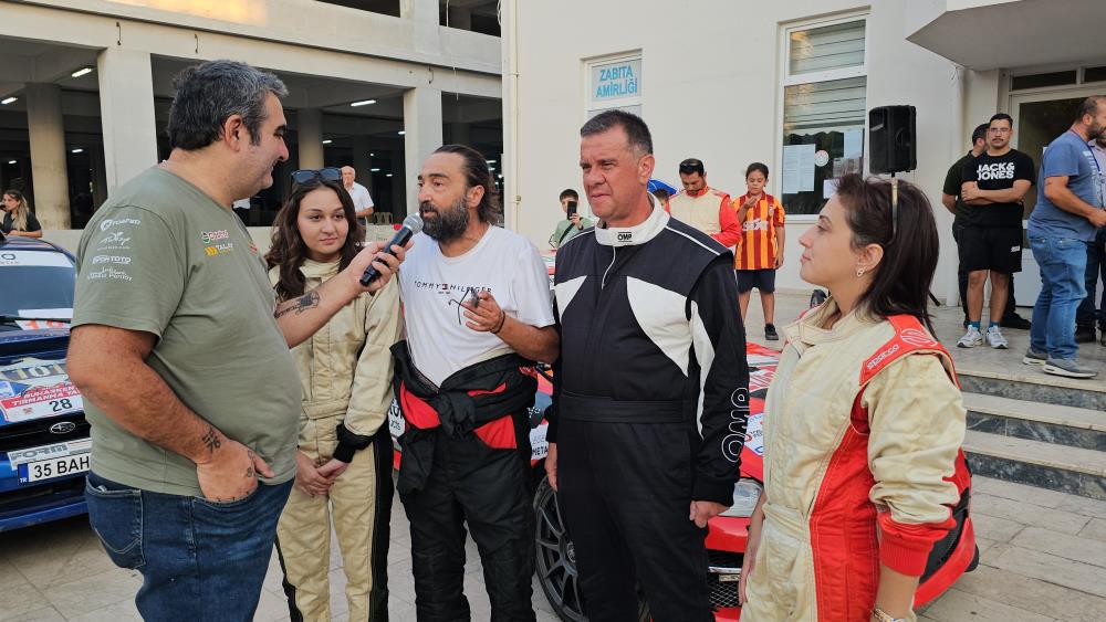 Otomobil sporlarına büyük katkı sağlayan ve yetiştirdiği pilotlarda ismini sık sık duyuran İzmirli otomobil sporları tutkunu iş insanı ve sayısız başarıya sahip yarış pilotu Bahadır Sevinç, her yarışta olduğu gibi Yenipazar Otokros'ta da Yenipazar Belediye Başkanı Malik Ercan başta olmak üzere genç bayan pilotlara otomobil temin ederek yarış tutkularını gerçeğe dönüştürdü. 