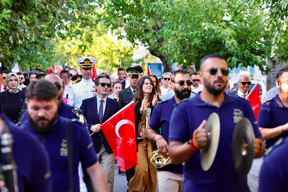 "Bugün bu topraklarda özgürce, barış ve huzur içinde yaşayabiliyoruz"