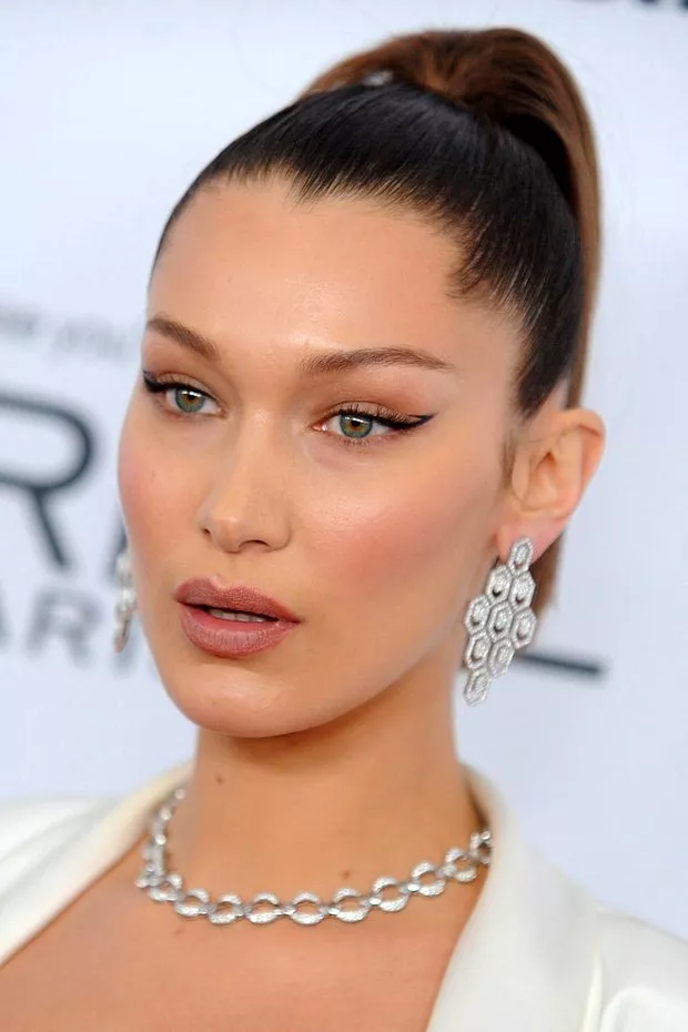 Bella Hadid Ince Kas