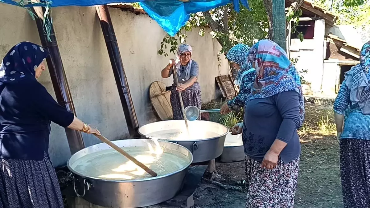 Bilecik Te Asirlik Gelenek Koy Kadinlari 17569497 Amp