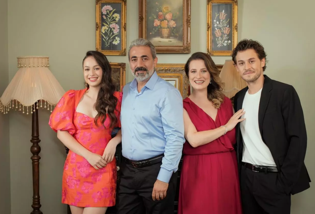 Bizi Birlestiren Hayat Oyunculari5