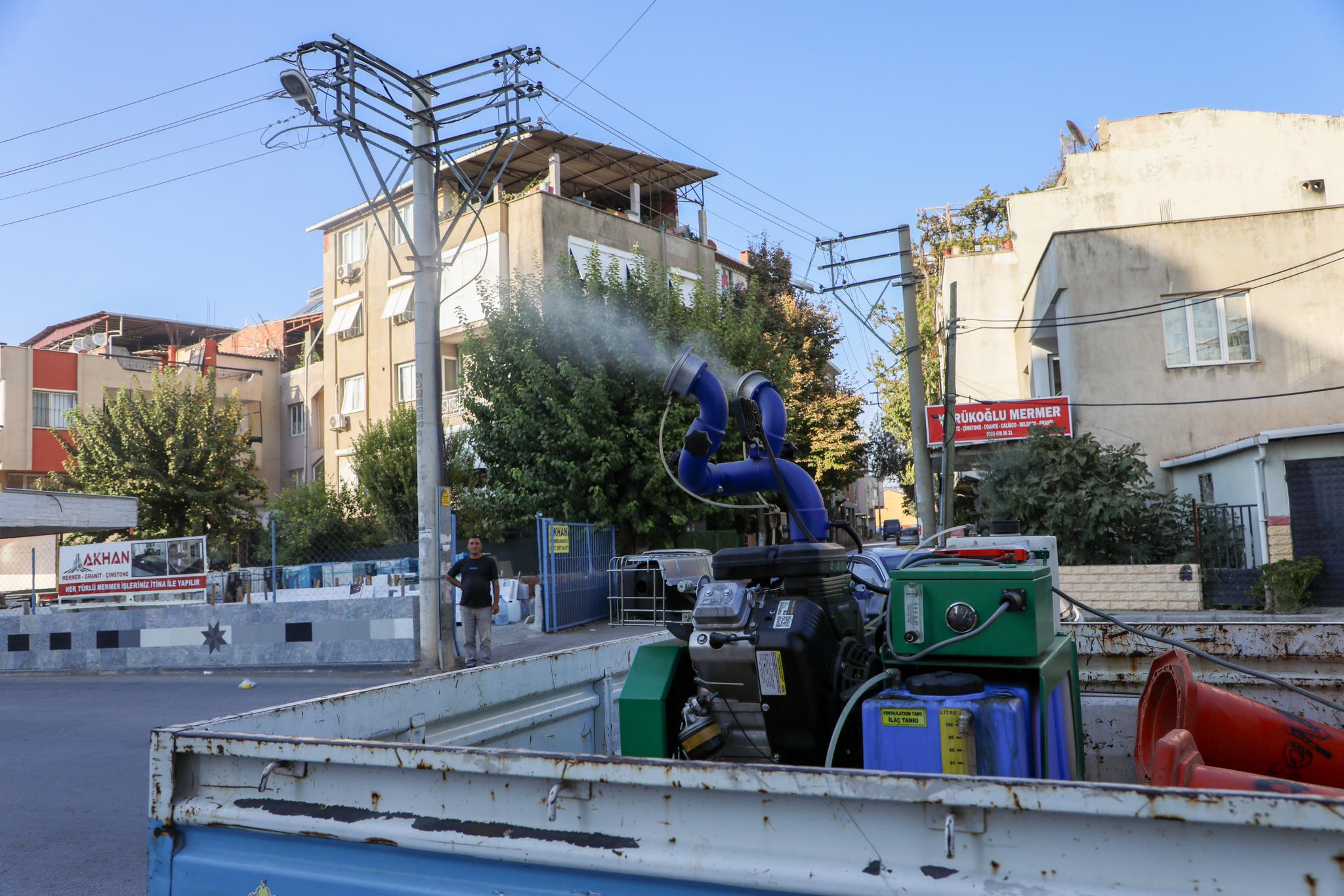 Sıcaklık ve nem beyaz sinekleri tetikledi