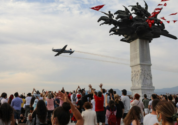 İzmirliler büyük tepki verdi