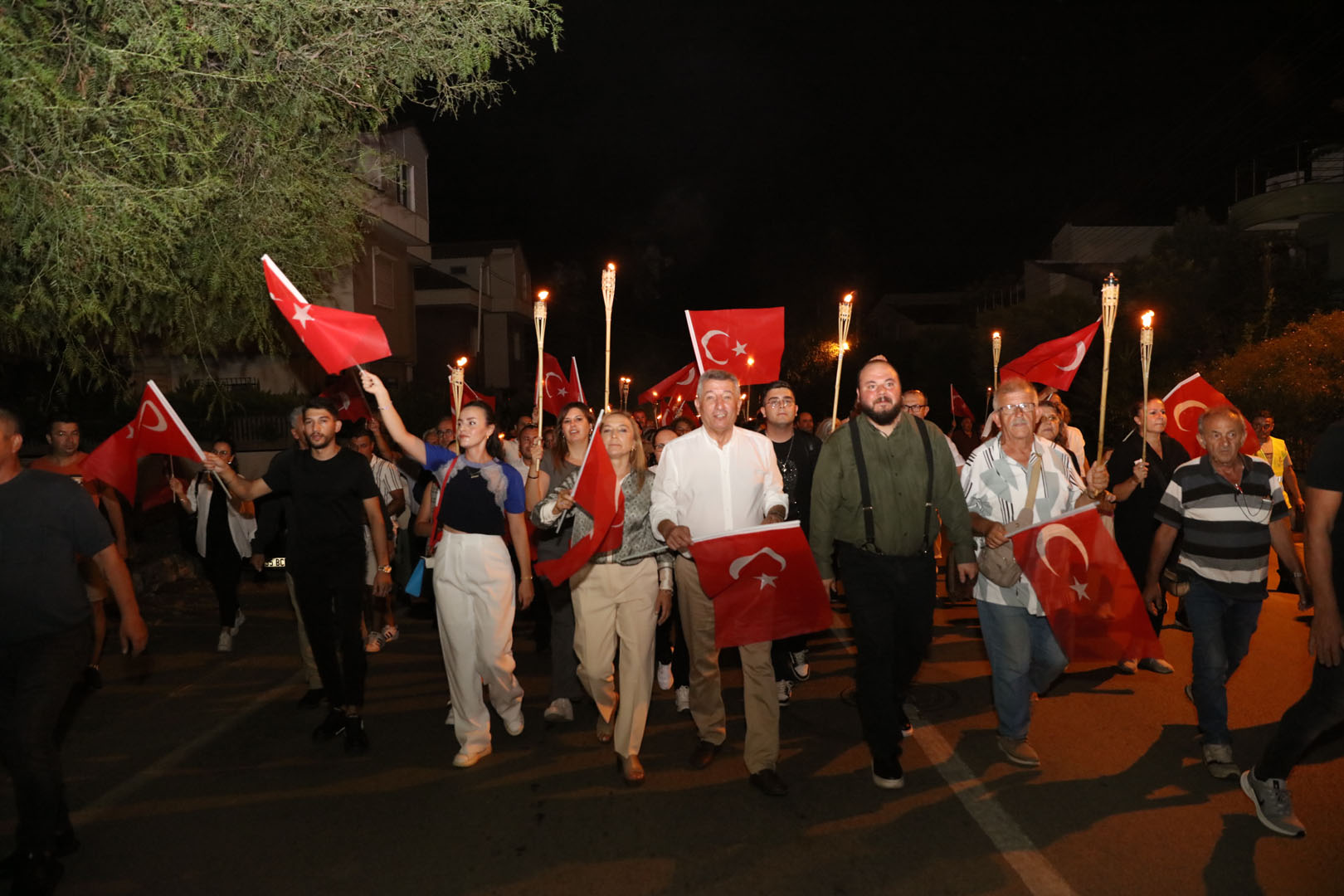 Kurtuluş Günü'nde fener alayı coşkusu