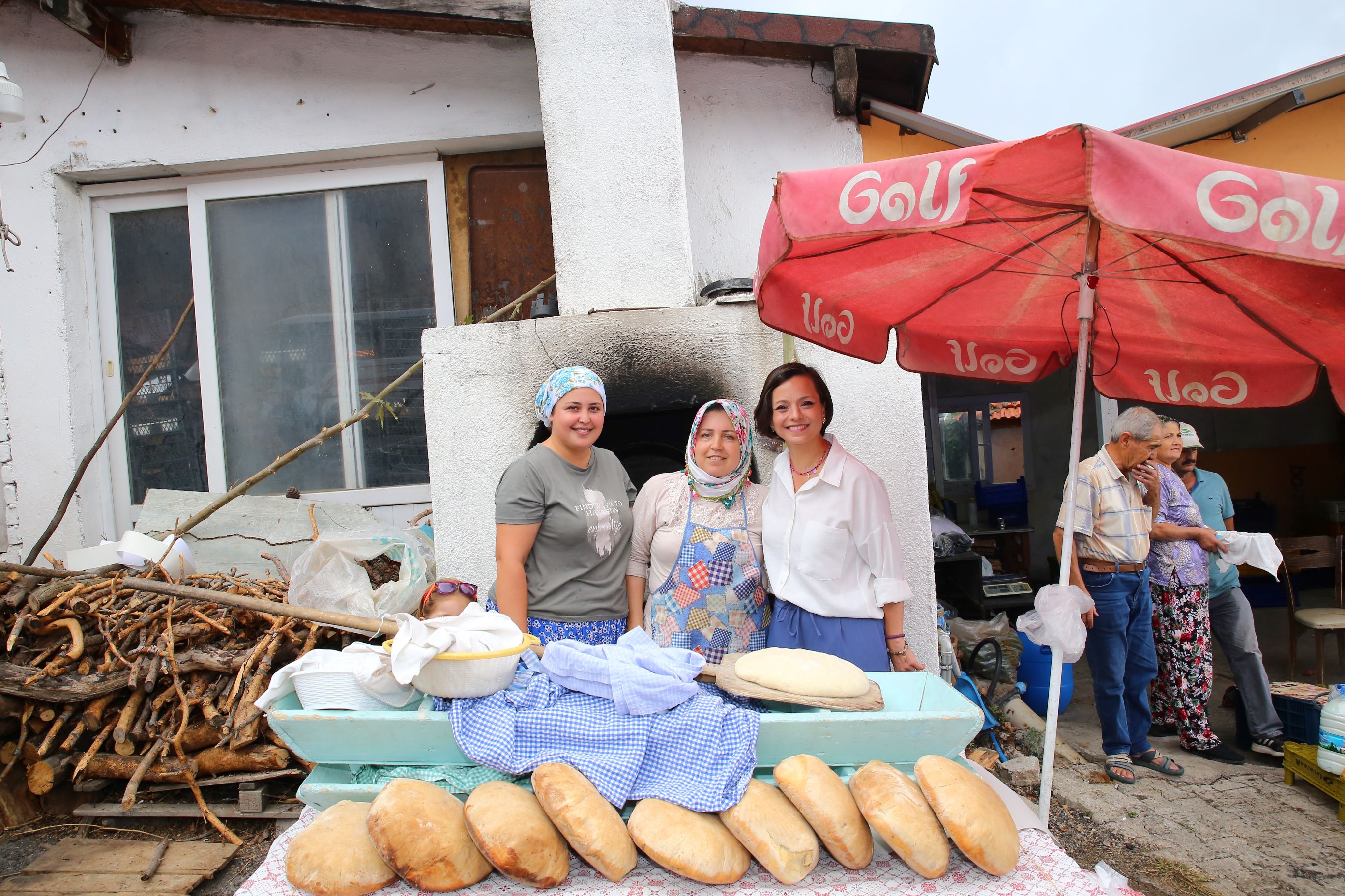 Başkan Kınay esnafları gezdi