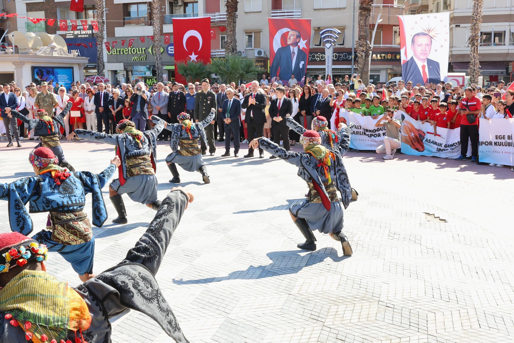 "Milletimizin yeniden doğuşunun simgesi"