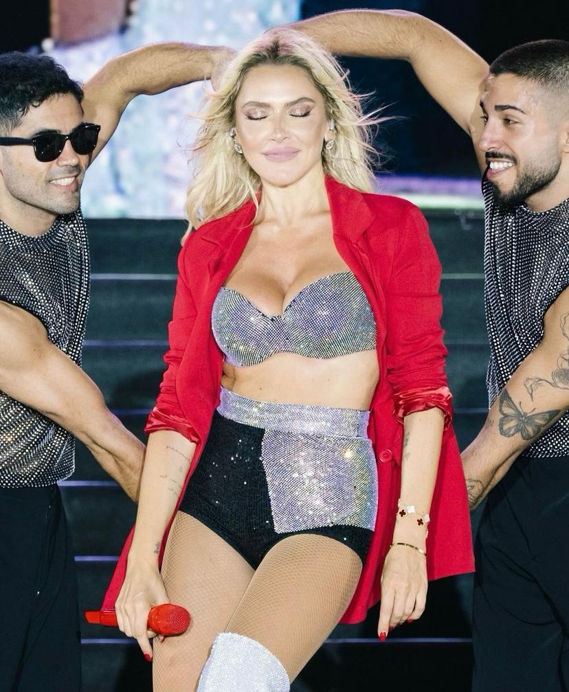 Hadise'nin sahne kostümü dikkat çekti