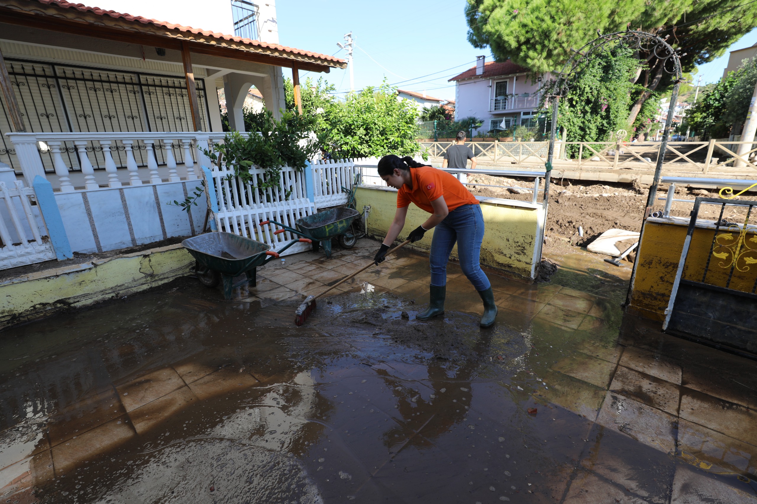 "Tüm imkanlarımızla hemşehrilerimizin yanındayız"