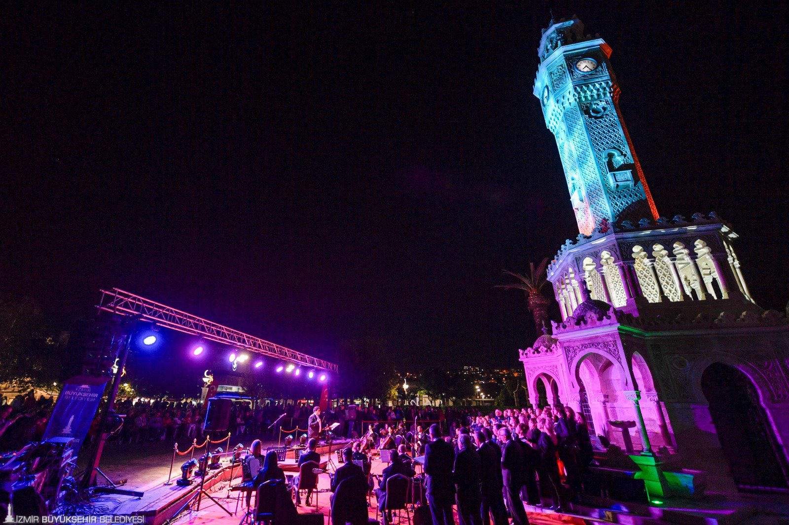 İzmir’in coşkulu ihtişamı