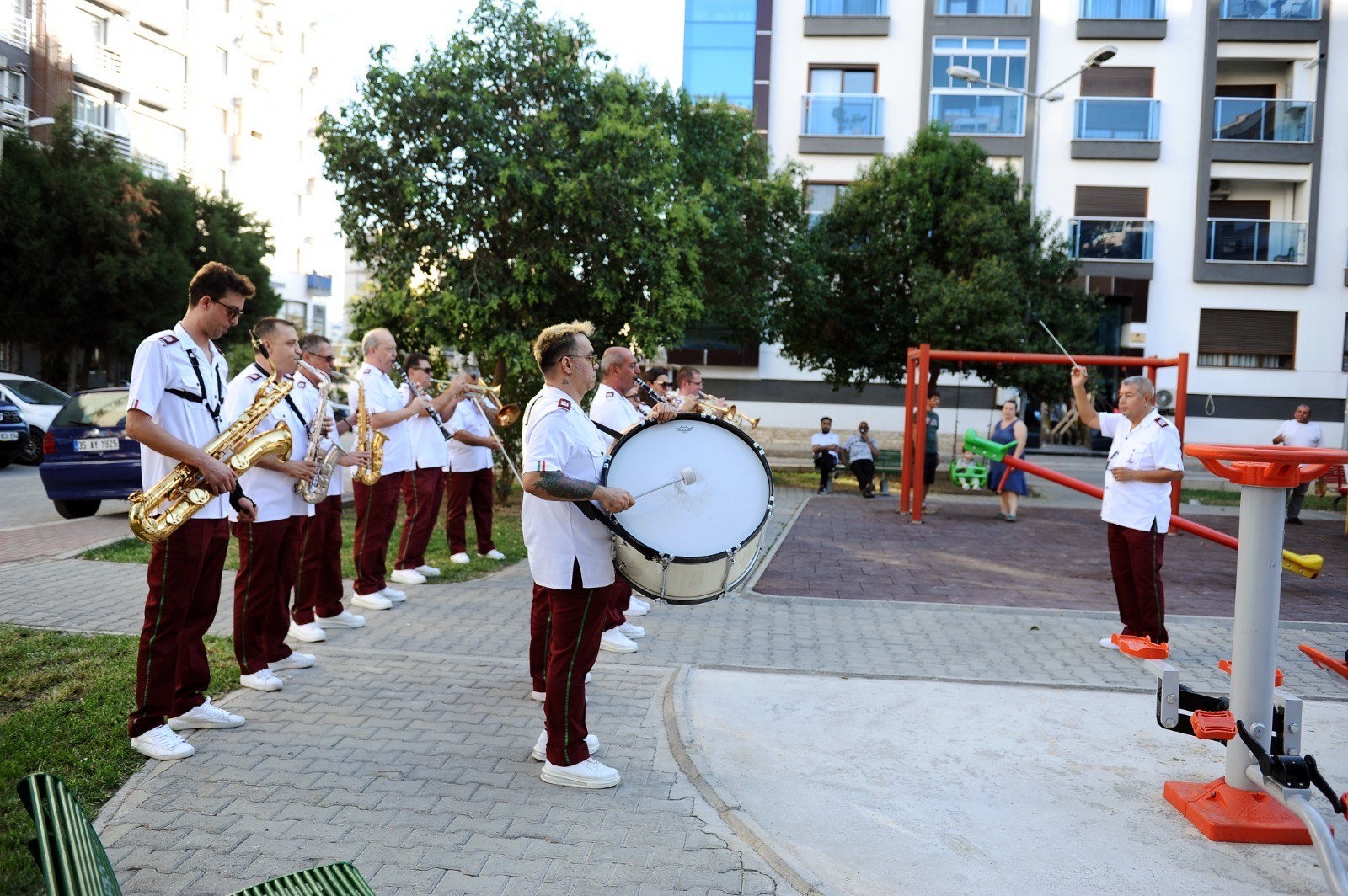 Bandomuz halkla daha sık buluşacak