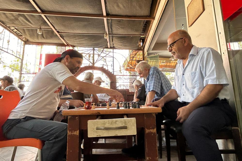 “Çeneler çalışmıyor, beyinler çalışıyor”