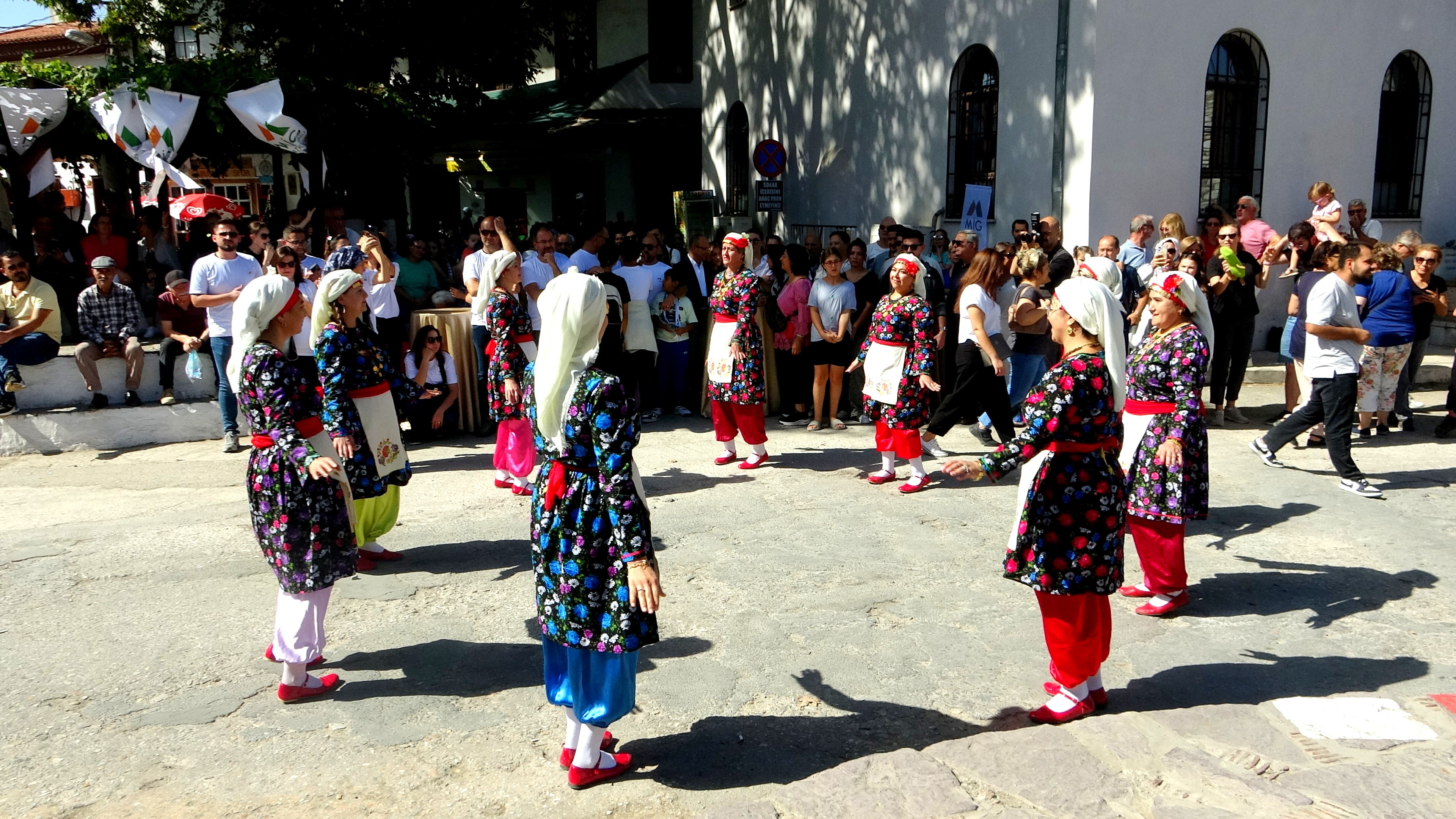 Festivalde geleneksel oyunlar ve yöresel lezzetler