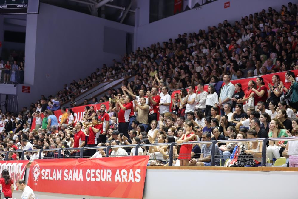 “Sultanlar Ligi’ne İzmir’in havasını taşımak çok yakıştı”