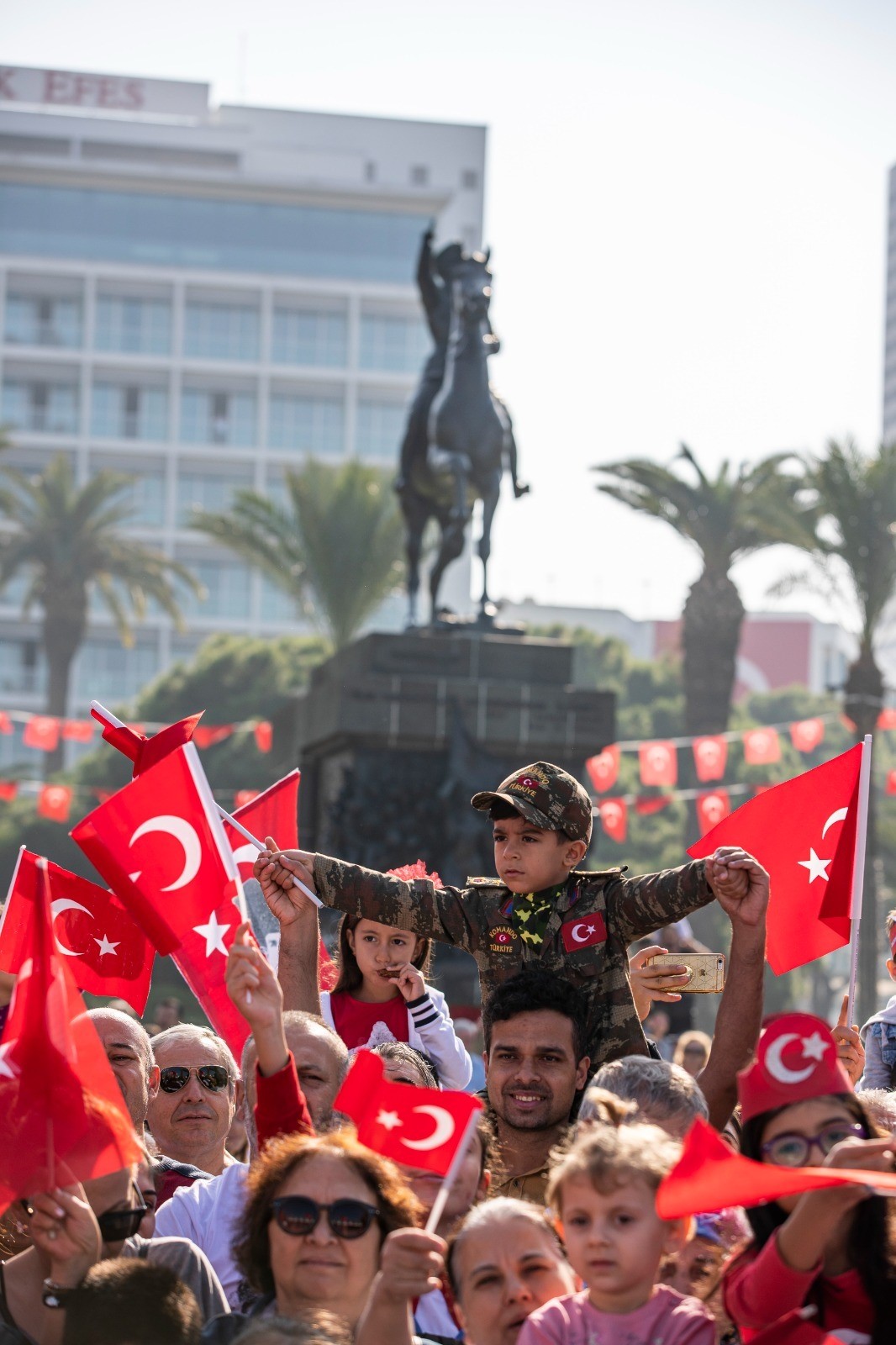 Türk Yıldızları semada süzülecek