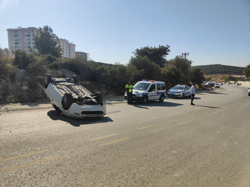 Kuşadası'nda korkunç kaza: Araba takla attı!