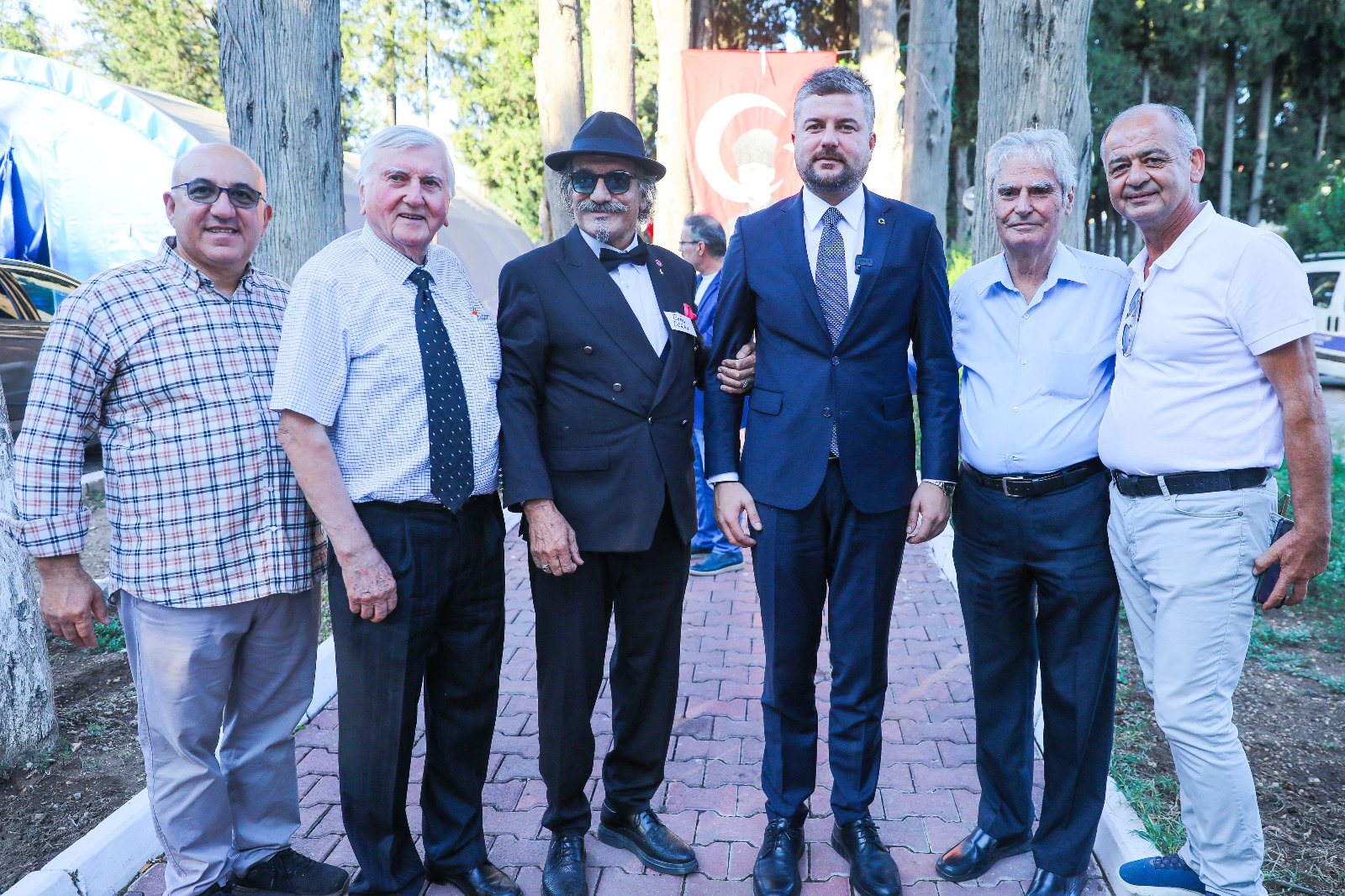 "Eski günleri ve yakın tarihimizi sizlerden dinlemek inanın zihinlerimizde izler bırakıyor"