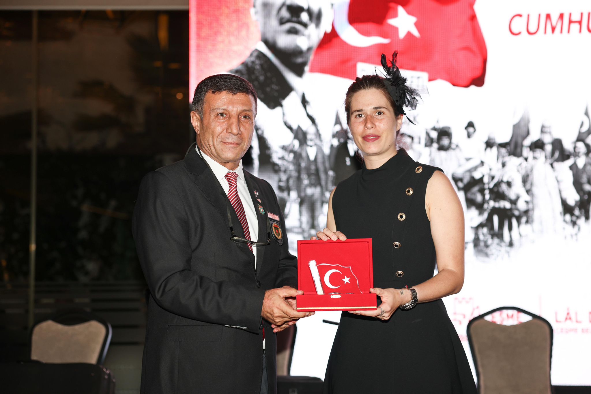 Plaket takdimi