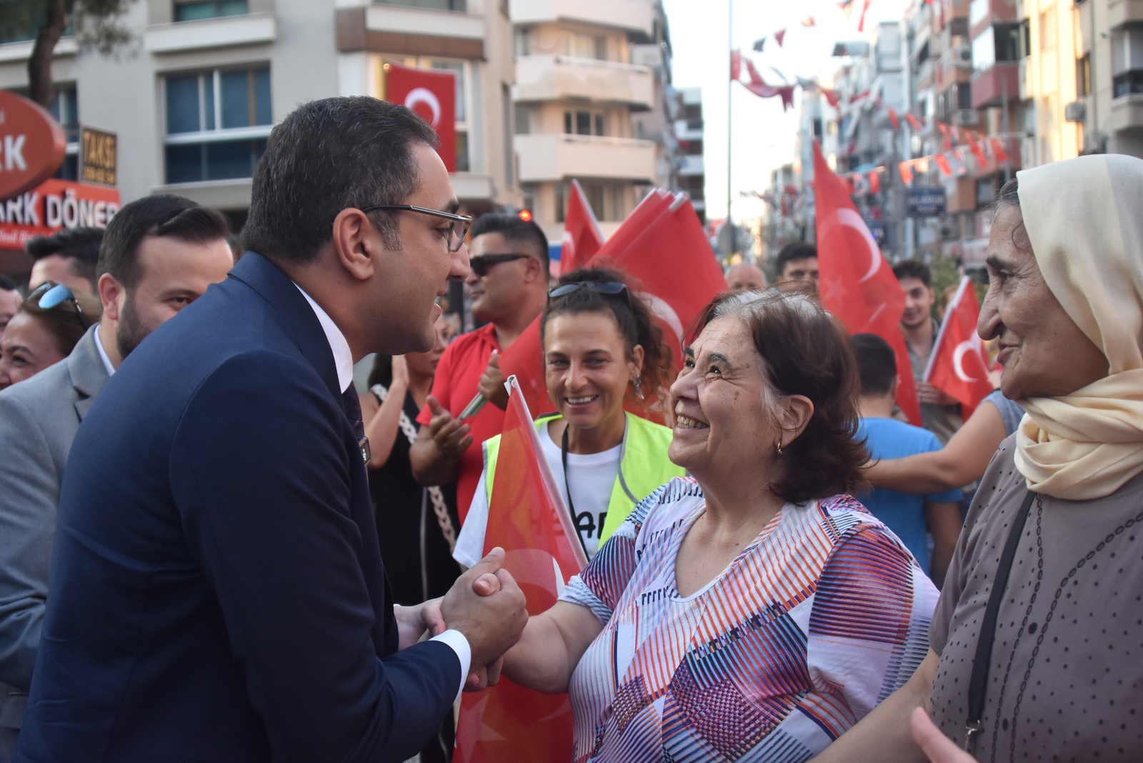 Meşale Sitesi ile Olimpiyat Köyü arasında kortej yürüyüşü