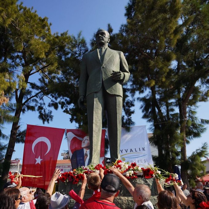 "Yaşasın Atatürk, yaşasın Cumhuriyet"