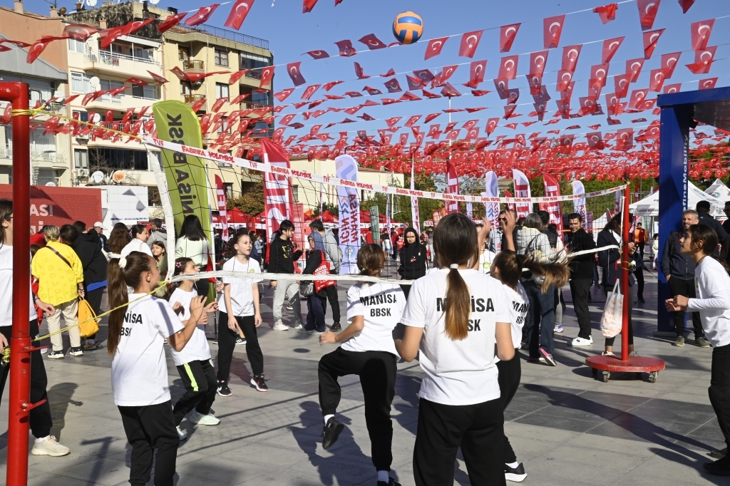 Cumhuriyet Meydanı’nda renkli etkinlikler