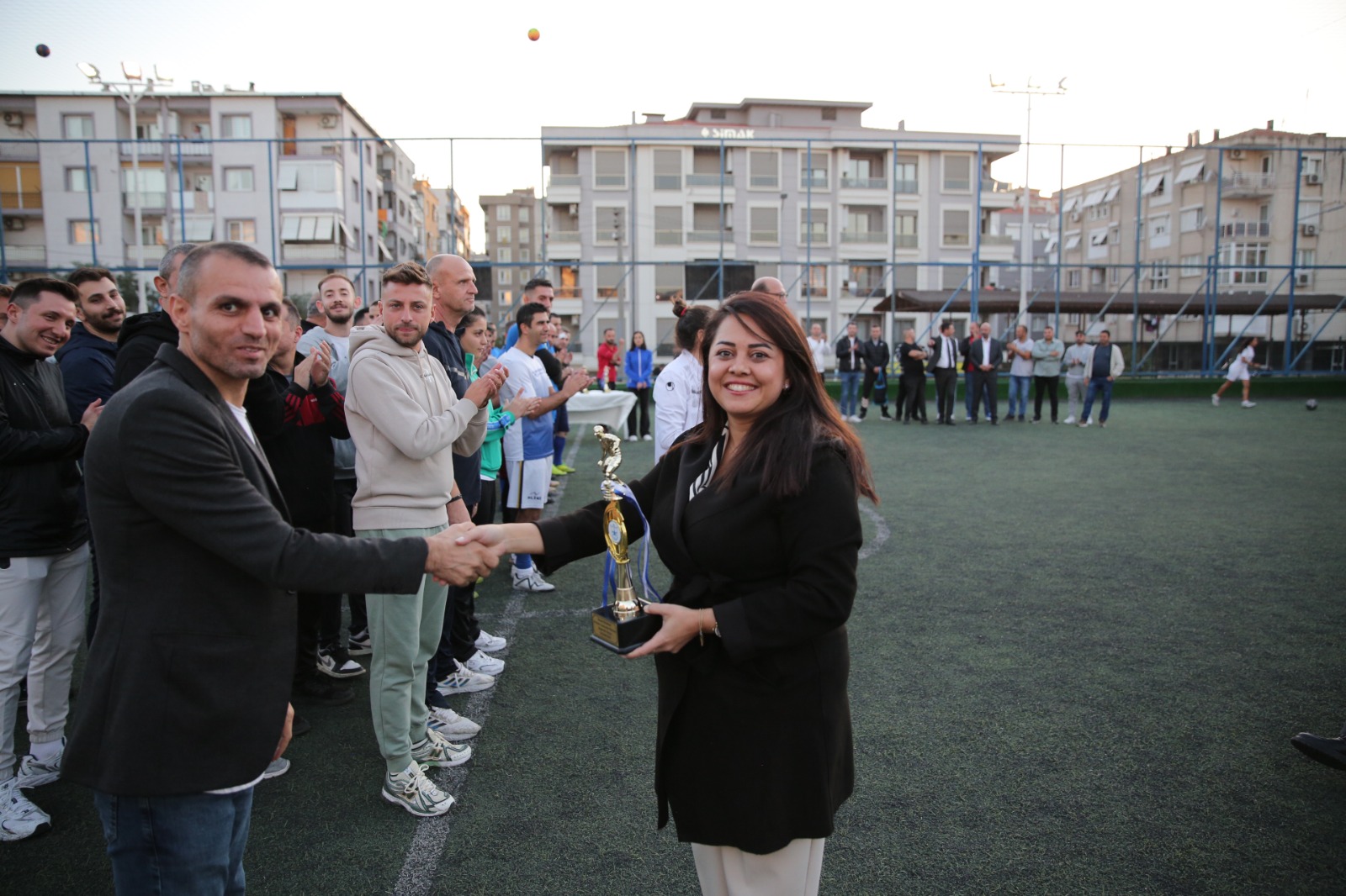 Sadettin Yağdıran Spor Tesisi’nde kıran kırana futbol mücadelesi