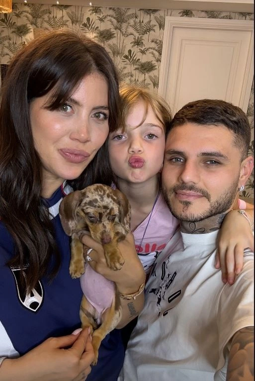 Icardi ve Nara çiftinden aile pozu