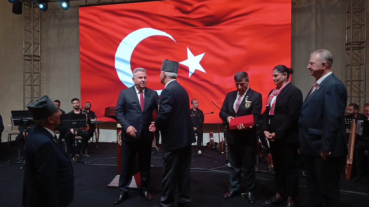 ''Bu güzel vatanı bizlere emanet edenleri minnetle anıyorum!''