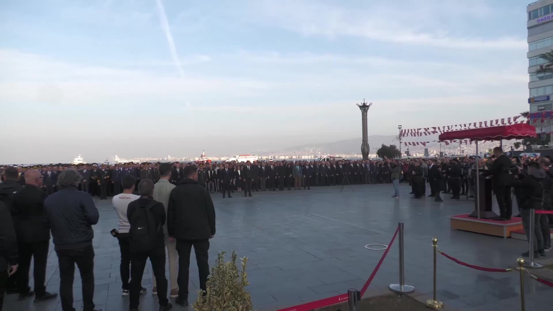 Cumhuriyet Meydanı'ndaki resmi törenle devam etti