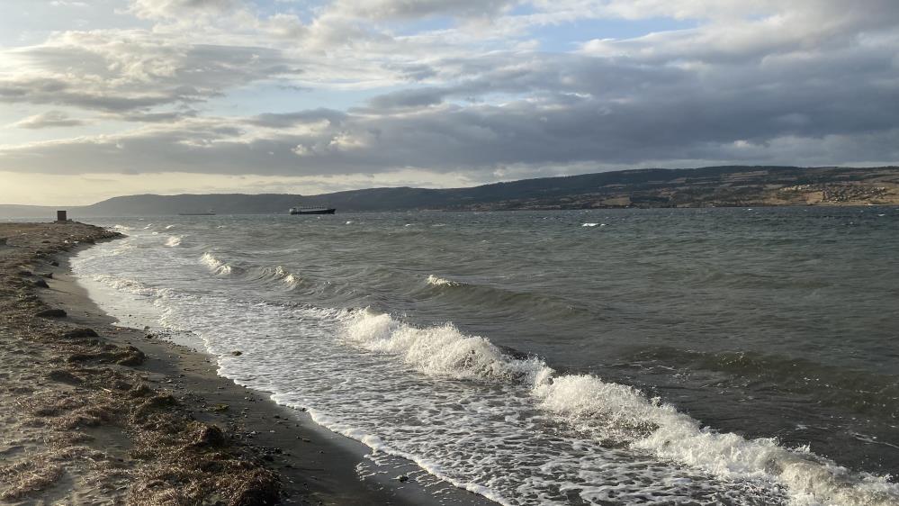 Çanakkale Boğazı'nda fırtına uyarısı: 10 knot altındaki gemilere geçiş yasağı