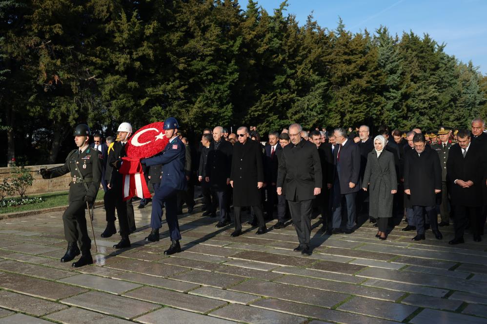 İstiklal Marşı'nın okunmasının ardından Cumhurbaşkanı Erdoğan, Misak-ı Millî Kulesi'ne geçerek Anıtkabir Özel Defteri'ni imzaladı ve şunları yazdı: