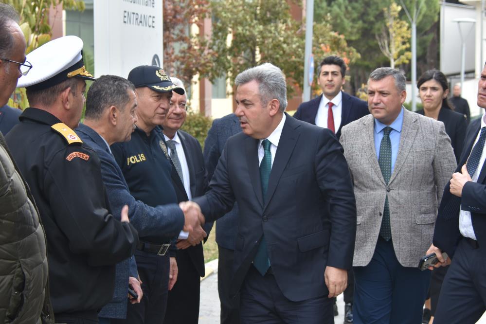 Vali Elban'dan yaralı polislere ziyaret