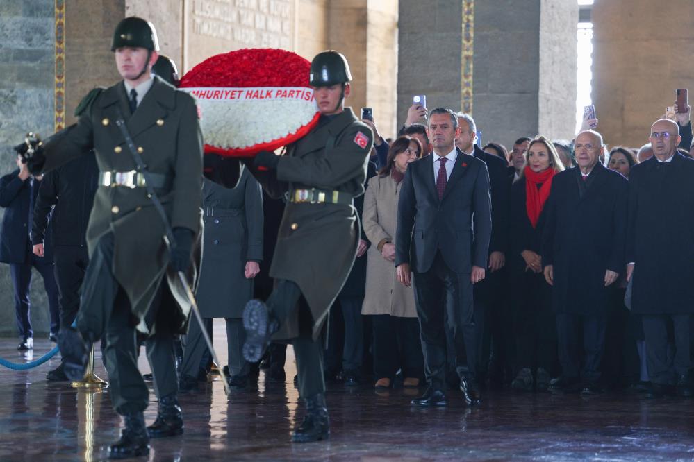 "Devrimlerinizin izinden yürümeye devam edeceğiz"