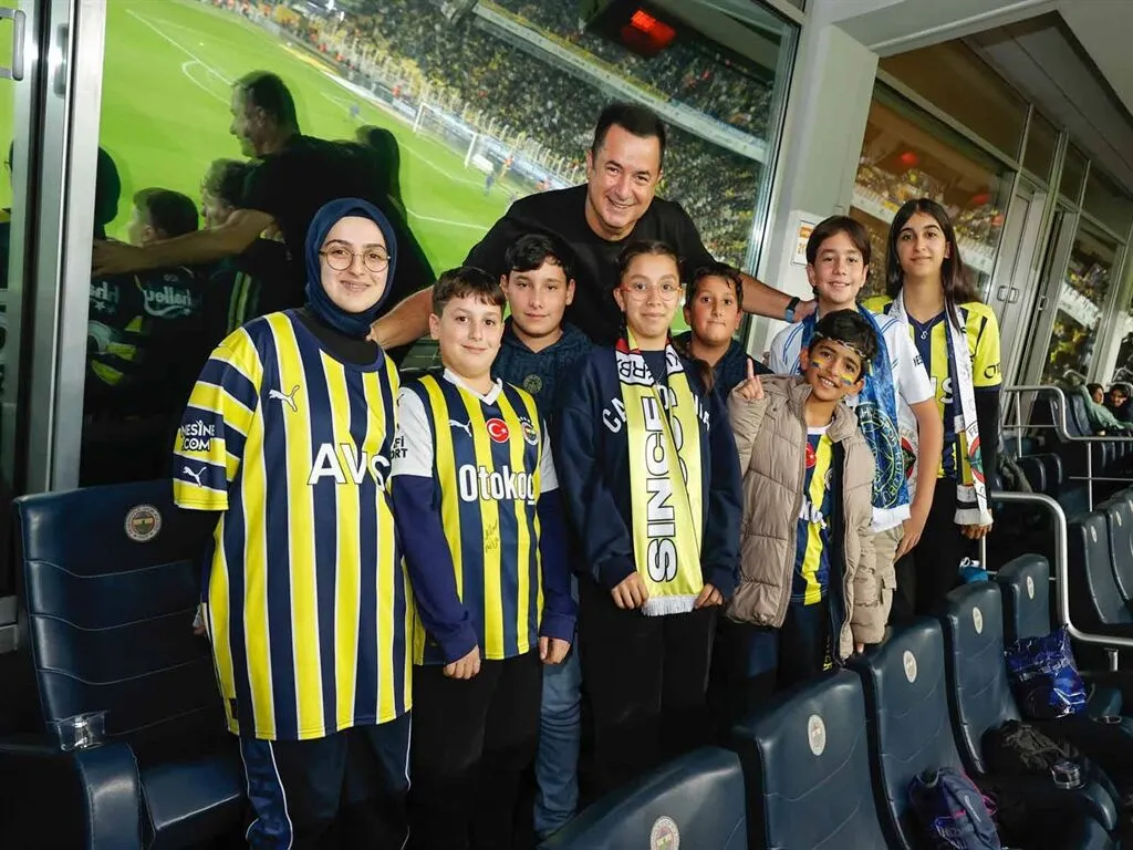Çocuklar Acun Ilıcalı ile Fenerbahçe maçı izledi