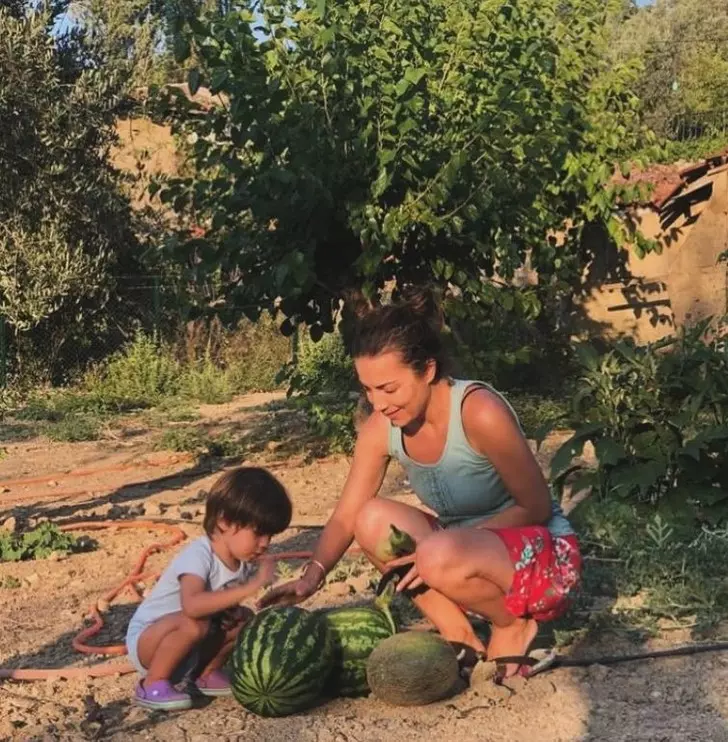 Ailesiyle Birlikte Yeni Hayatına Adım Attı