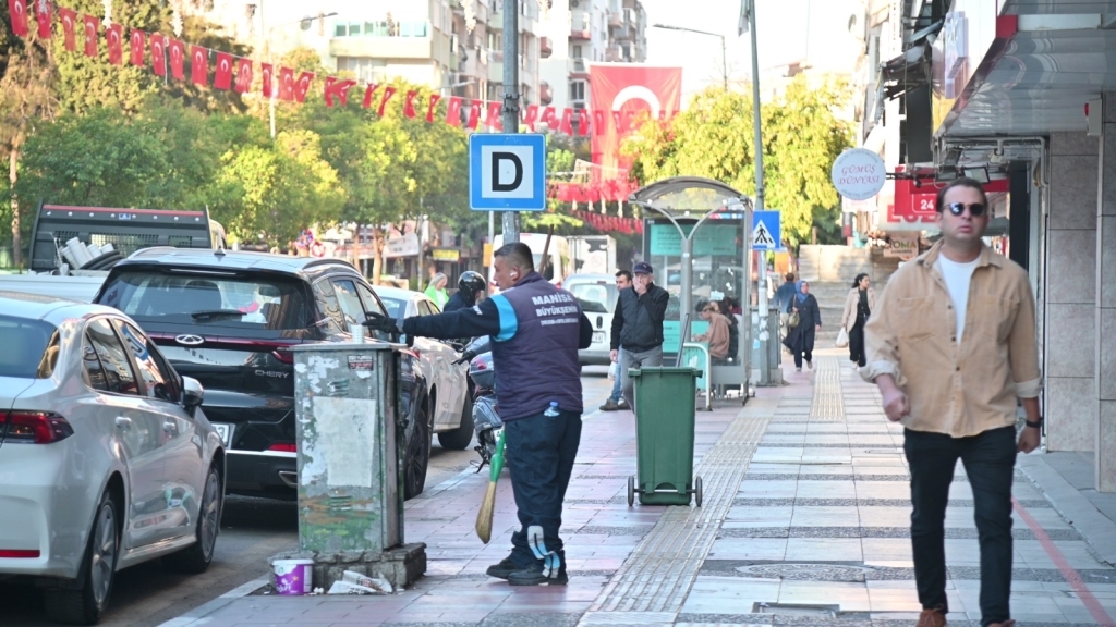 “Burada günlük en az 20 poşet dolusu çöp topluyoruz”