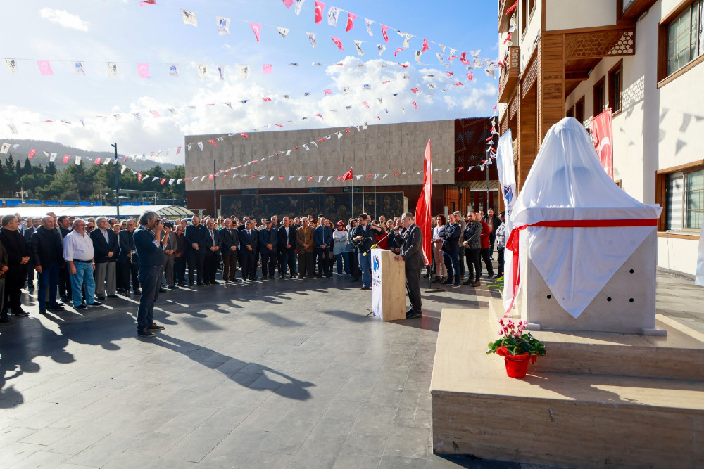 İki öğretmenimin Yunusemre Belediyesi’ne ve ilçe halkına hediyesidir