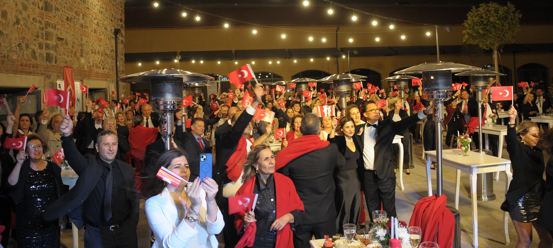 Tango gösterileri ve marşlarla coşku dolu bir kutlama