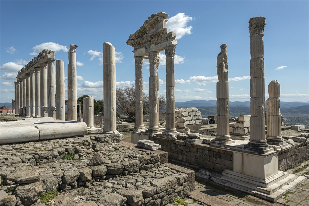 2. Pergamon Antik Kenti: Bilgelik ve Sağlığın Merkezi